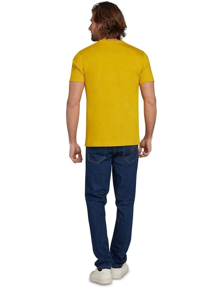 Flock Bull T-shirt in Yellow