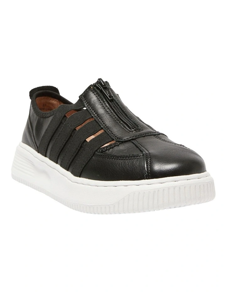 Newport Sneakers in Black Leather