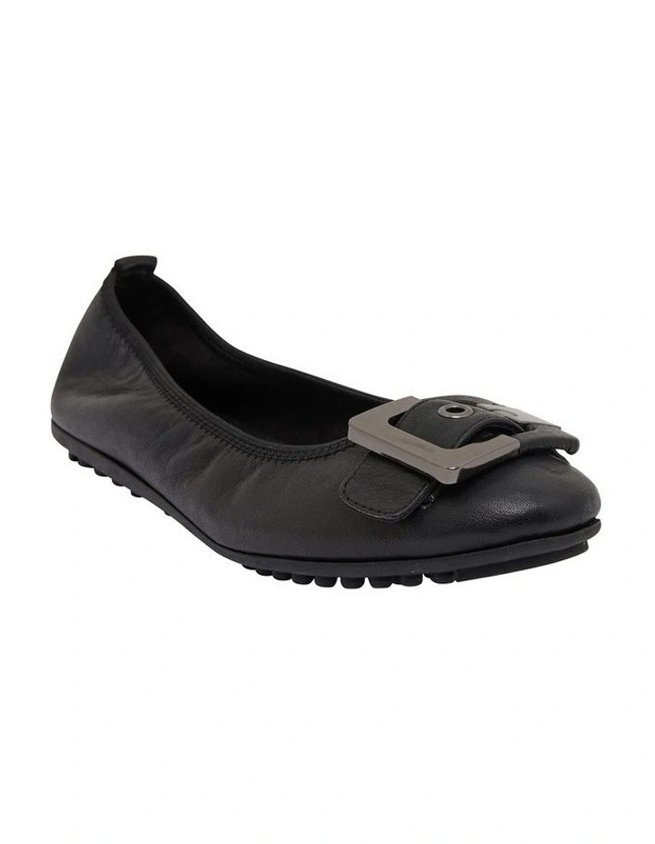 Pentagon Flat Shoes in Black Leather