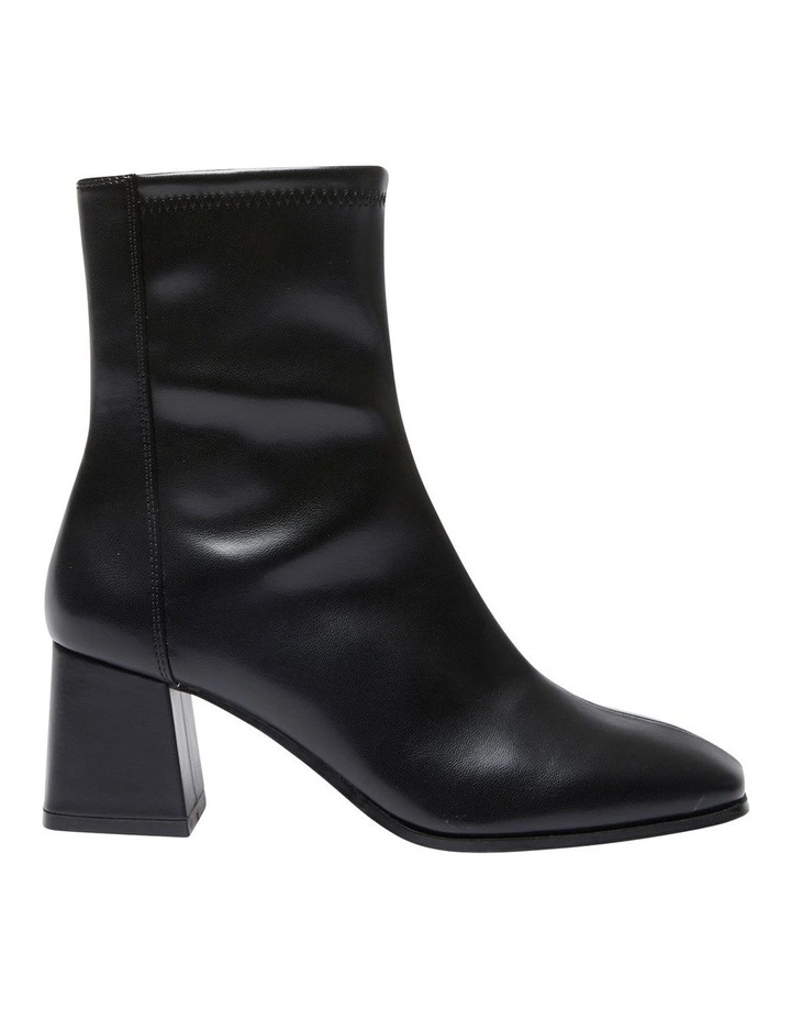 Hampton Boots in Black Stretch