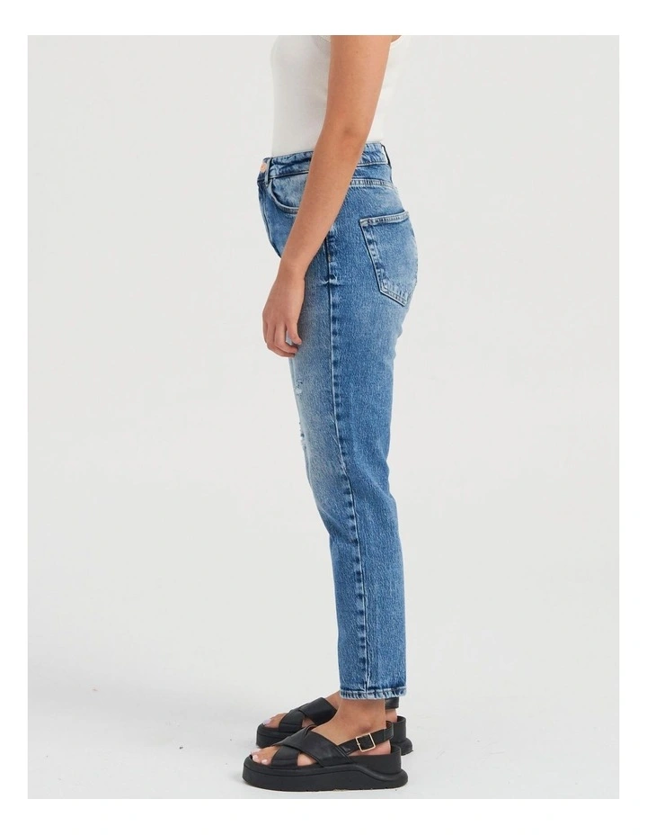 Veneda High Waisted Mom Jeans in Mid Blue