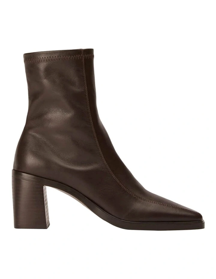 Dusty Boots in Chocolate