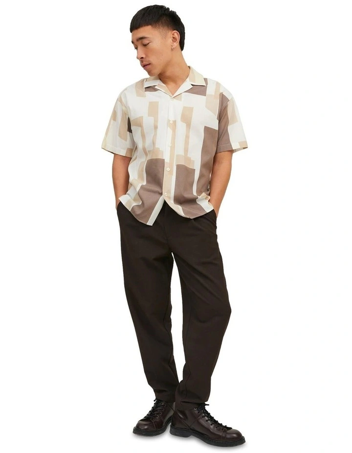 Motive Resort Shirt in Beige