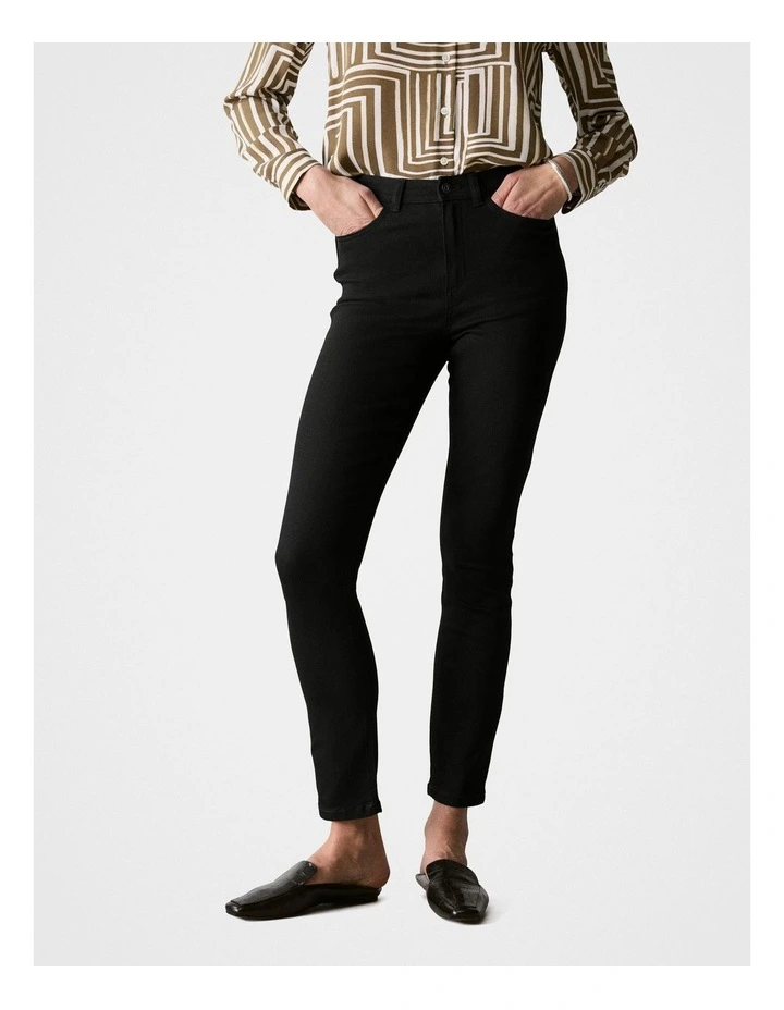 Slim Jean in Black