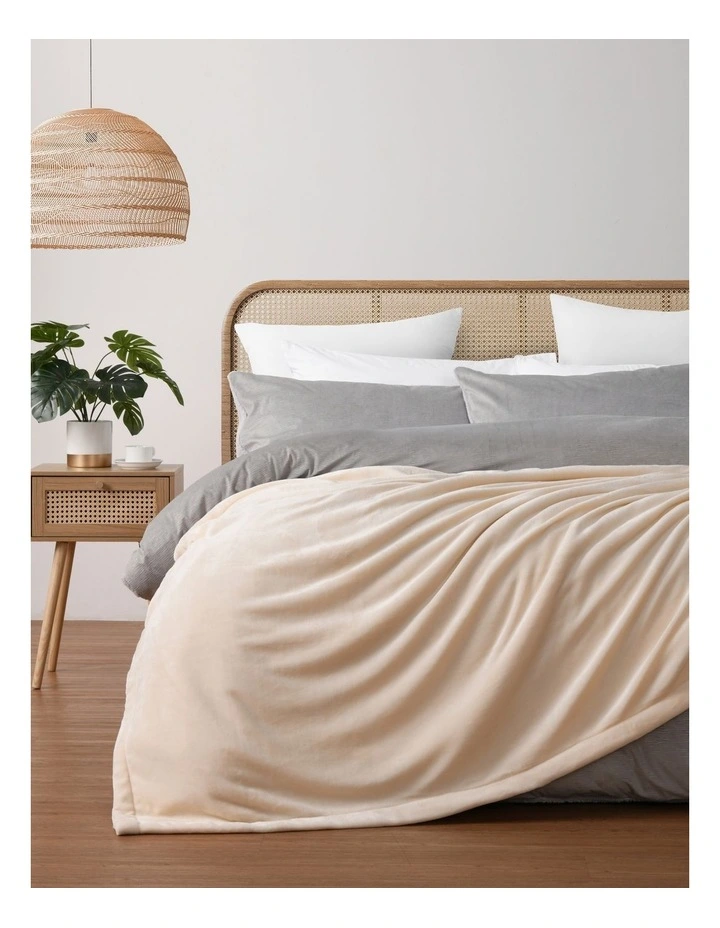 Hudson Fleece and Sherpa Reverse Blanket Single/Double/King in Cream