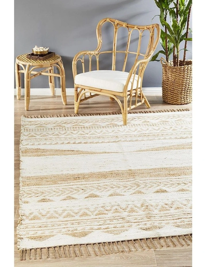 Parade Rug 333 in White/Camel