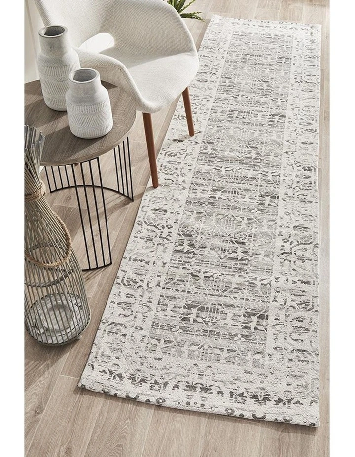 Magnolia 88 Runner Rug in Silver