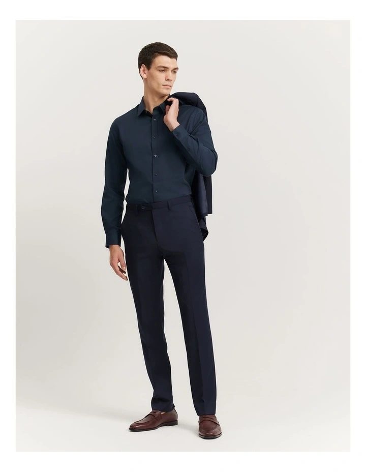 Regular Fit Travel Pant in Navy