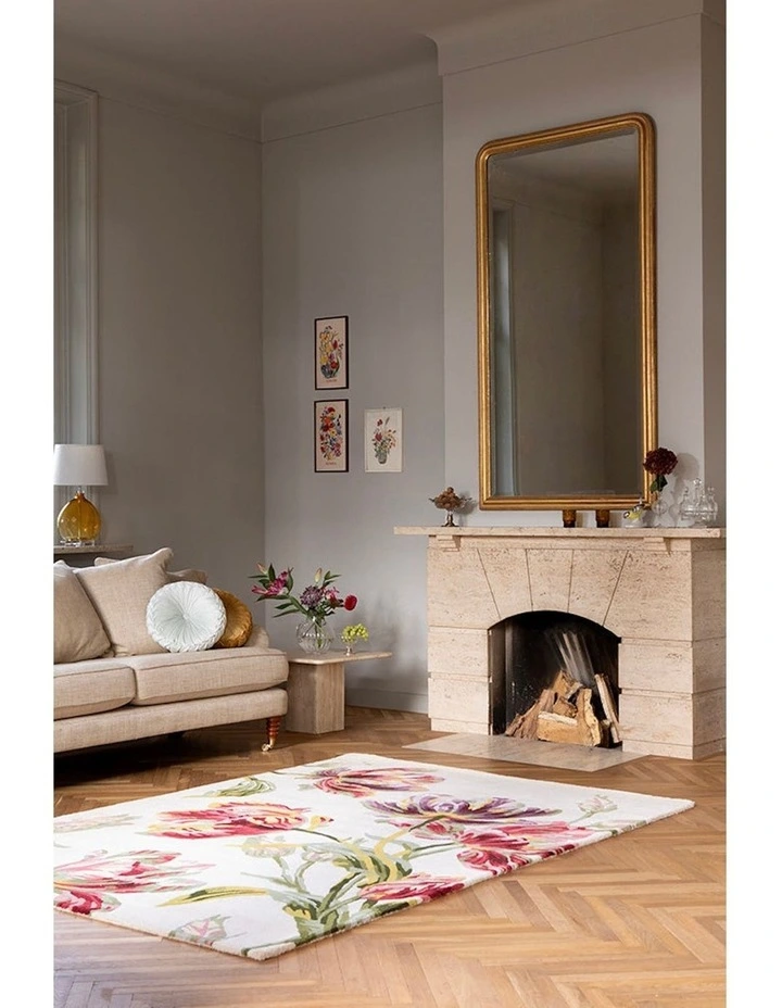 Gosford Cranberry 081300 Rug in Cream