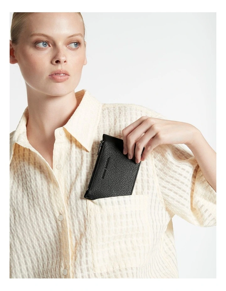 Avoiding Things Wallet in Black