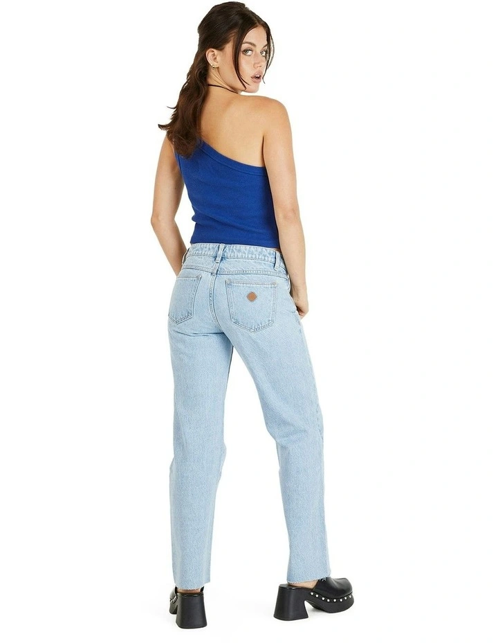 99 Low Straight Petite Jeans in Walkaway