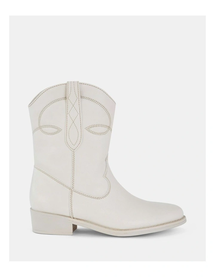 Daigon Ankle Boots in Cream