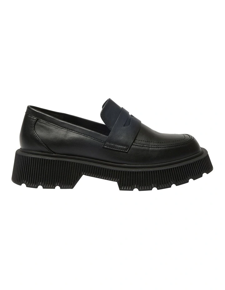 Tag Smooth Flat Shoes in Black