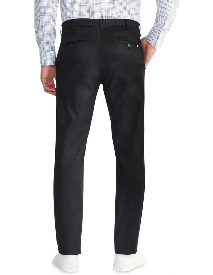 Slim Casual Twill Pant in Black