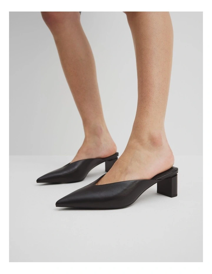 Klara Mid Heel in Black