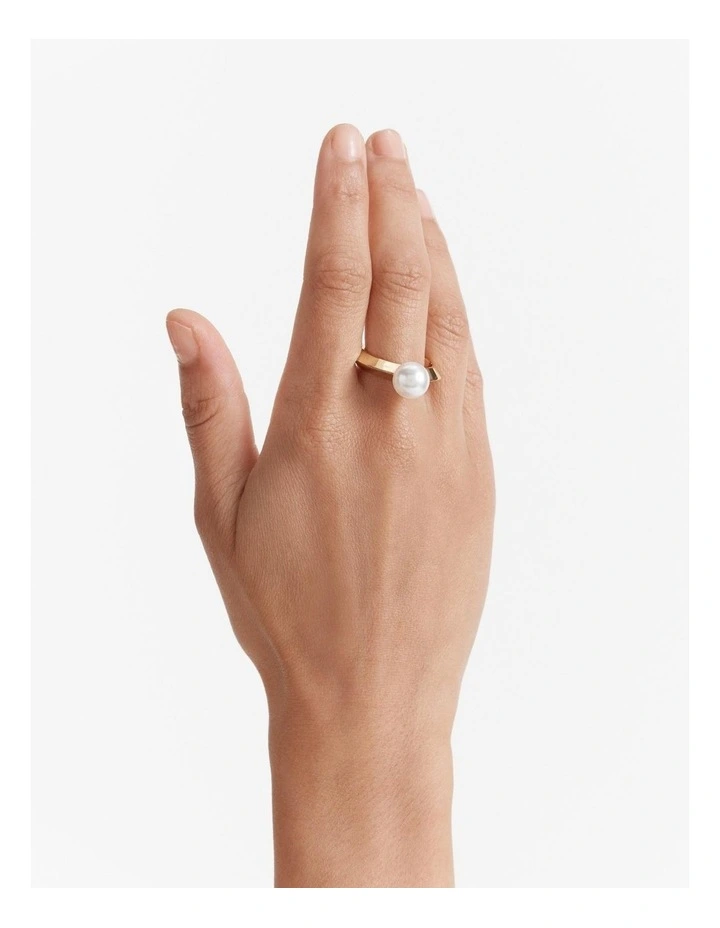 The Edge Pearl Ring in Gold