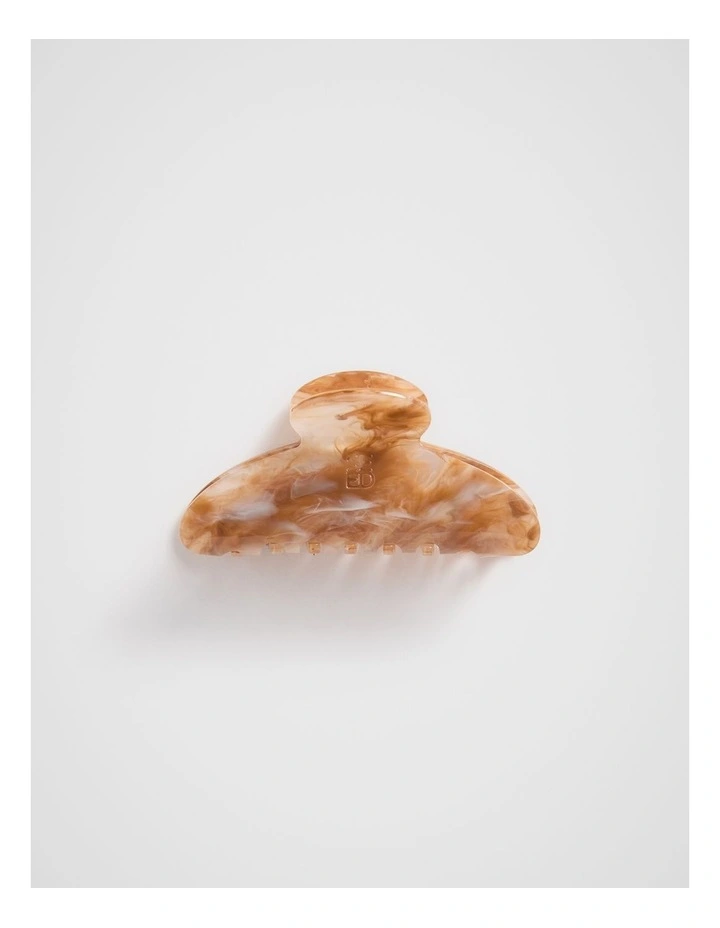Resin Hair Claw in Fudge Tort