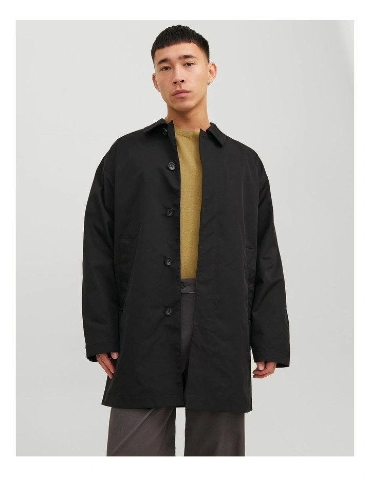 Crease Mac Coat in Black