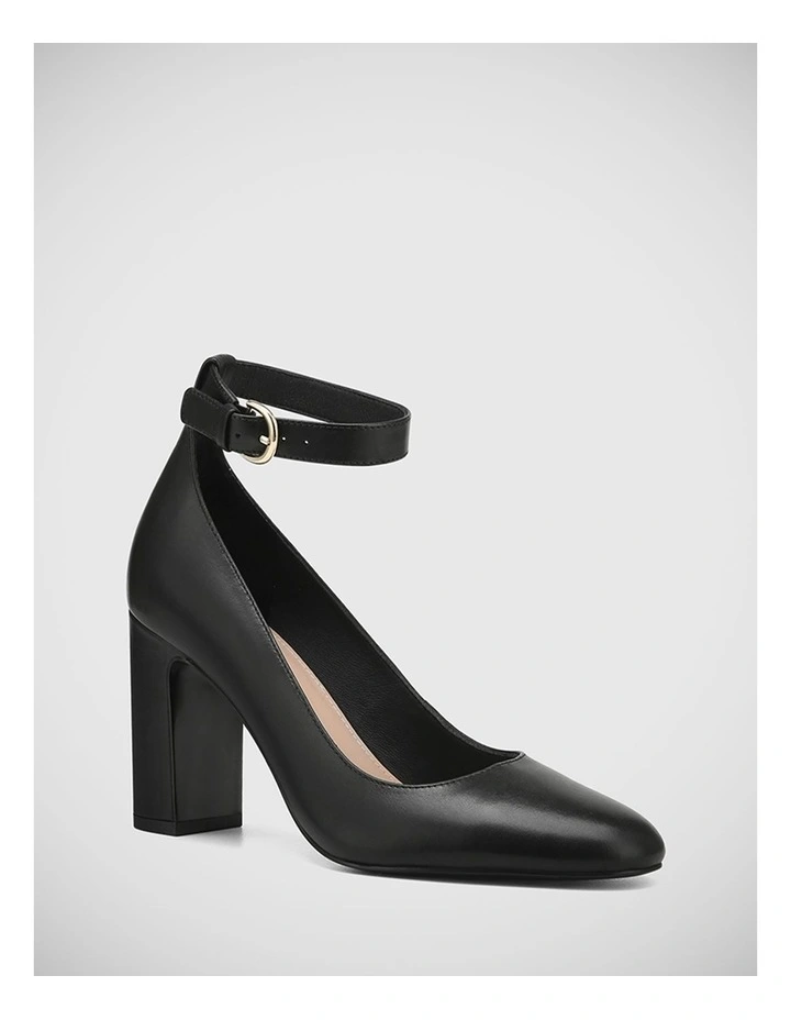 Porcha Leather Pump in Black