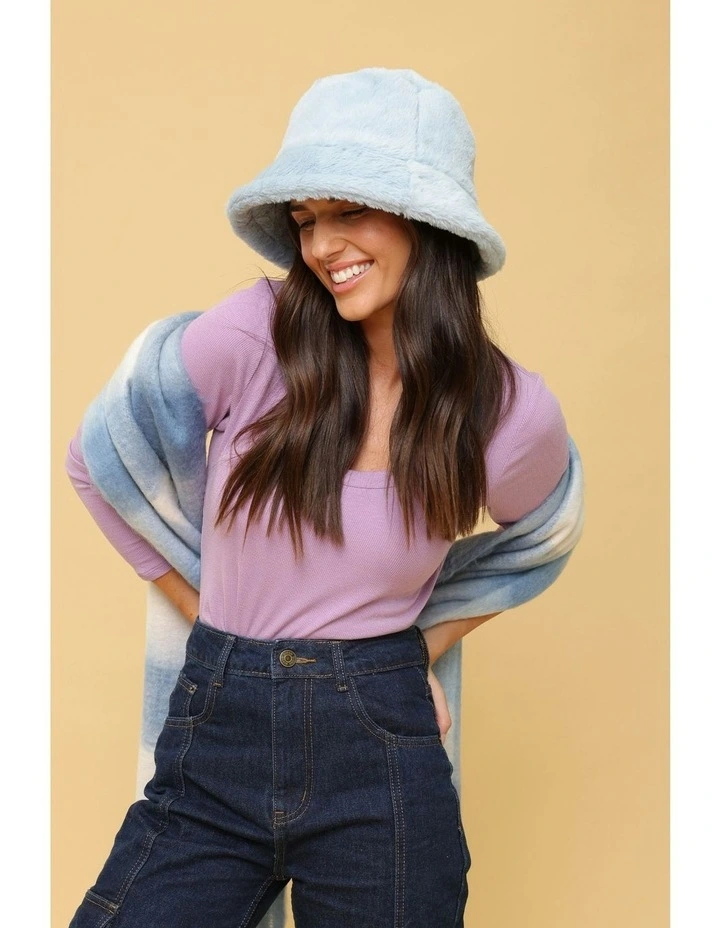 Carla Bucket Hat in Light Blue