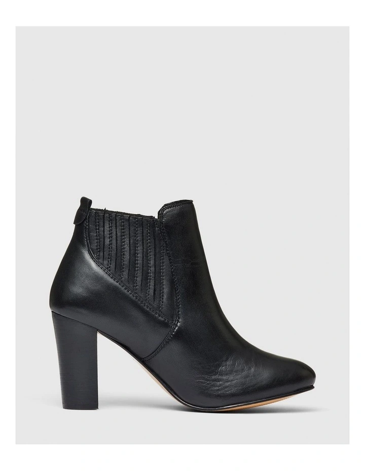 Touche Boots in Black Smooth