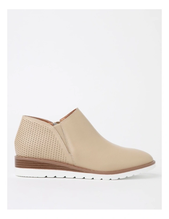 Leslie Boot In Beige