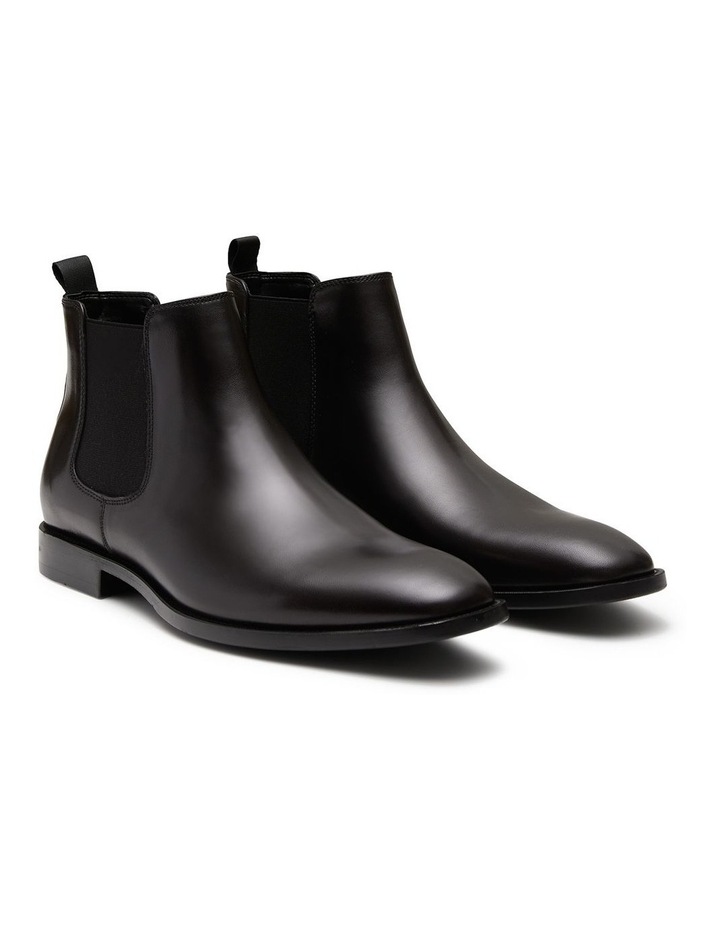 Artie Leather Chelsea Boots in Black
