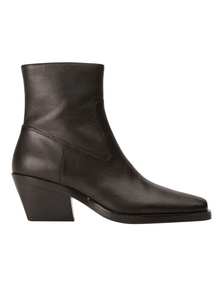 Kamilla Boots in Black Como