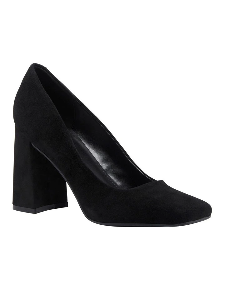Yolend Pump in Black