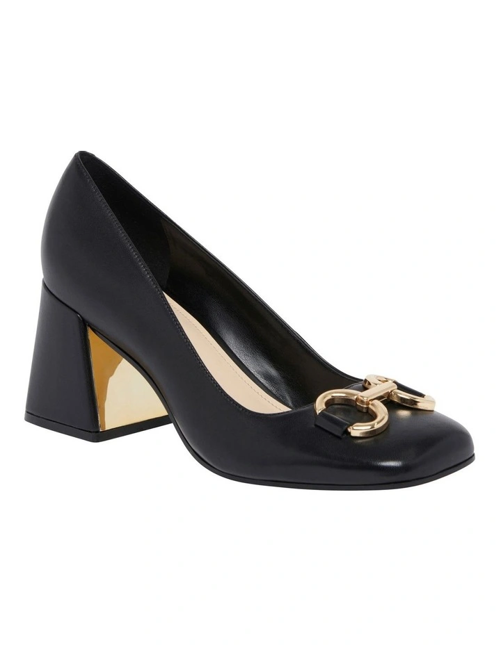 Caven Pump in Black