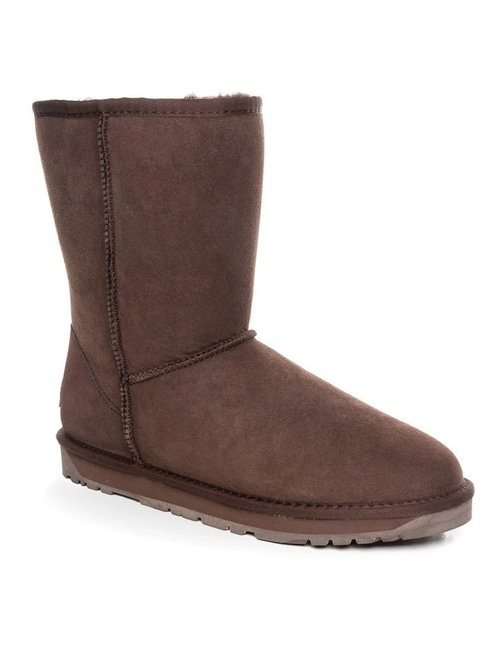 Ugg Classic Short Boots in Chocolate