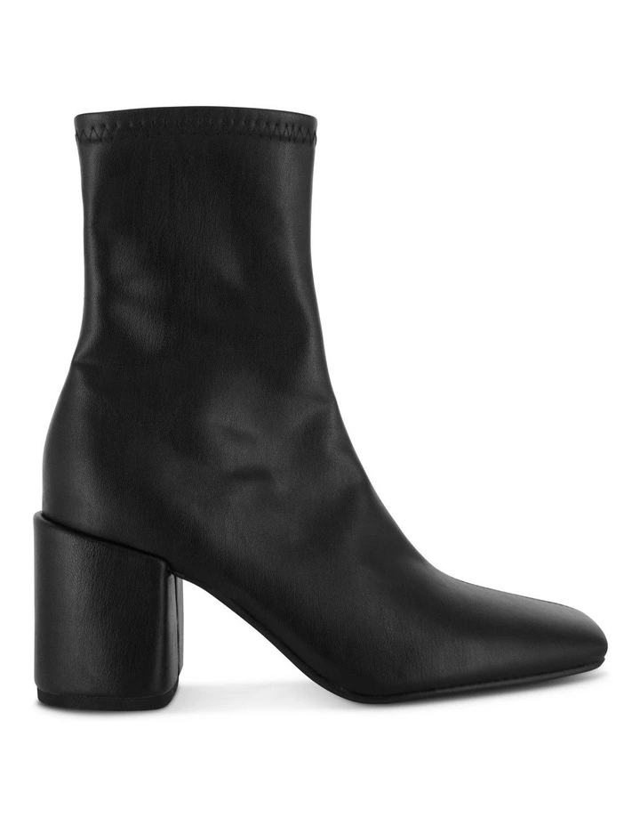 Indiyah I Boots in Black