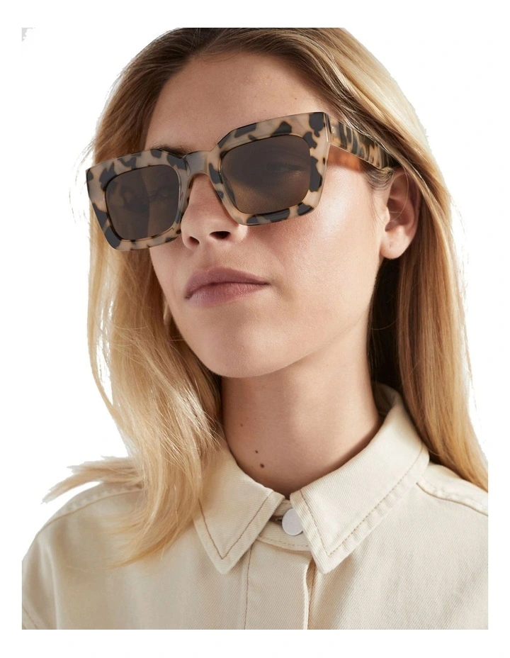 Caitlin Rectangle Sunglasses in Milky Tort