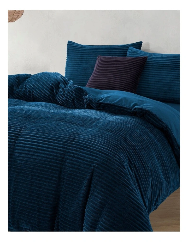 Embossed Teddy Fleece Quilt Cover Set in Teal