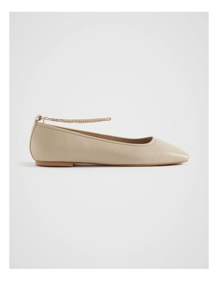 Michaela Chain Ballet Flat in Vanilla