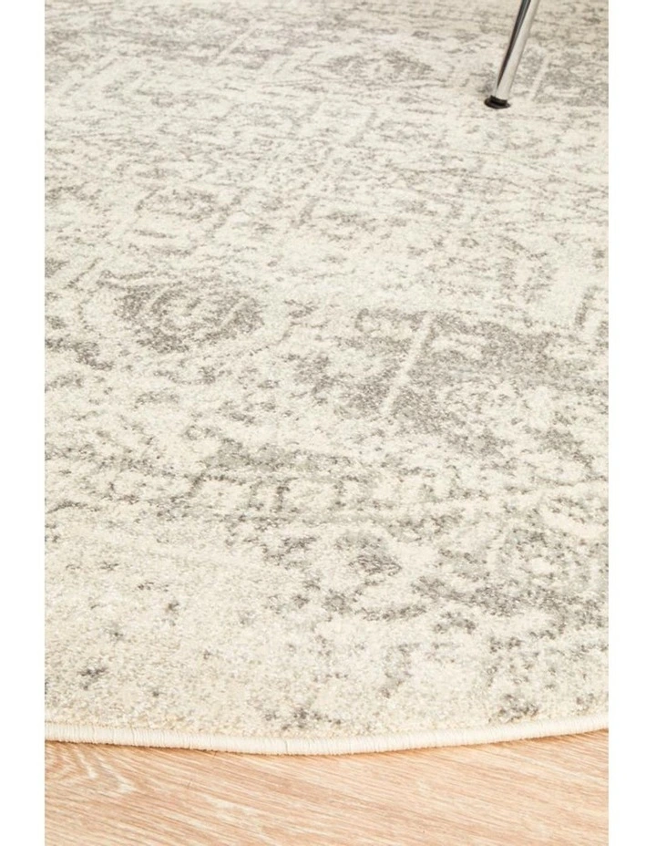 Evoke Dream White Silver Transitional Round Rug