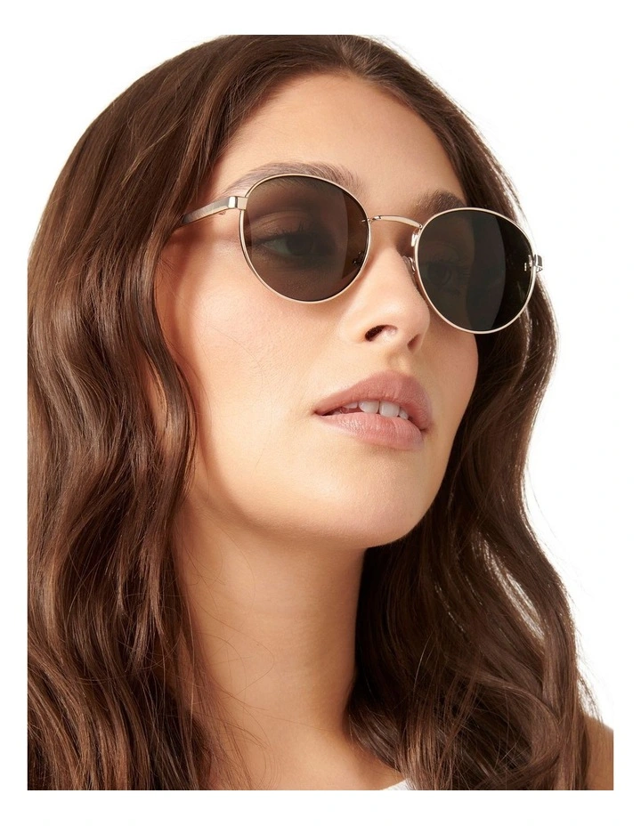 April Round Metal Frame Sunglasses in Gold