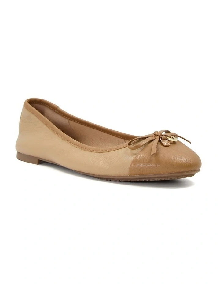 Hallo Ballet Flat in Camel