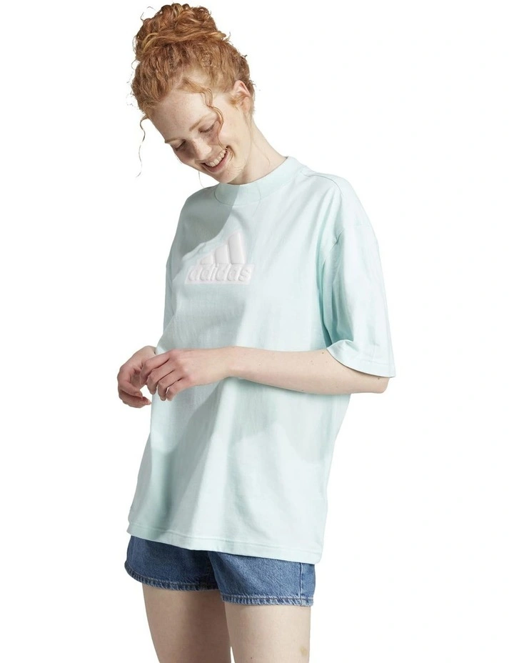 Future Icons Badge of Sport Boyfriend T-shirt in Semi Flash Aqua