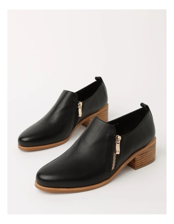 Optimal Flat Shoes in Black Leather