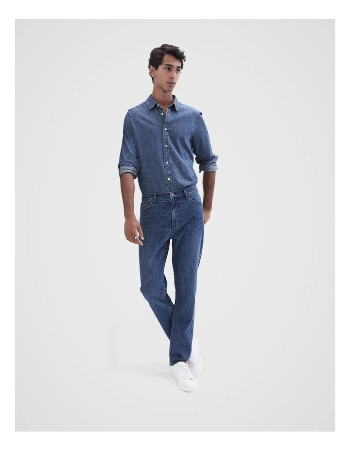 Straight Leg Jeans in Dark Wash