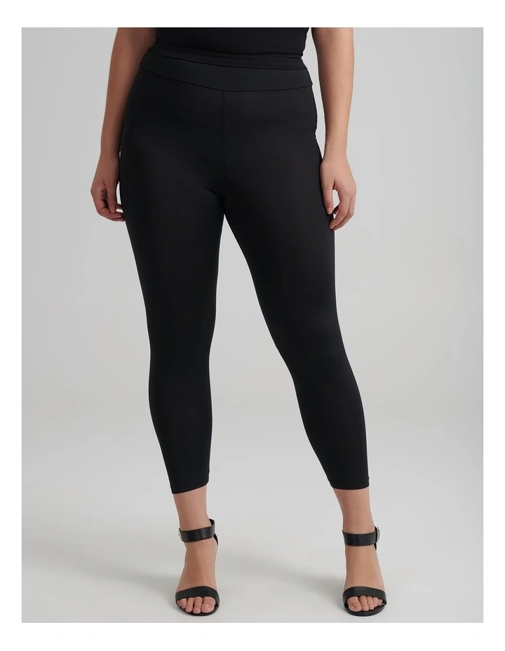 Integra 7/8 Legging in Black
