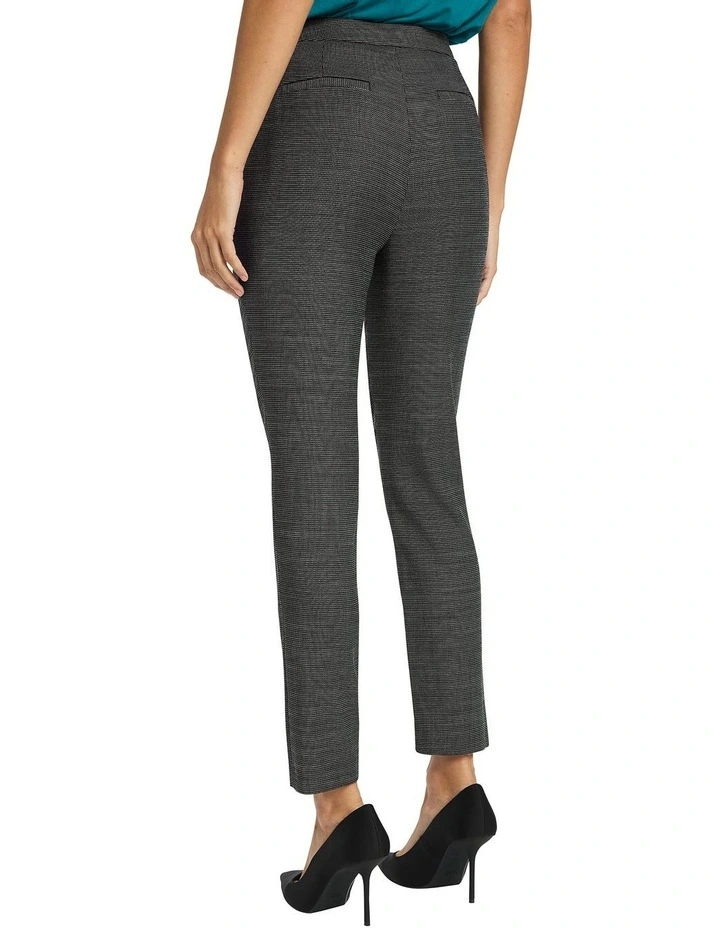 Dakoda Slim Leg Pant in Black