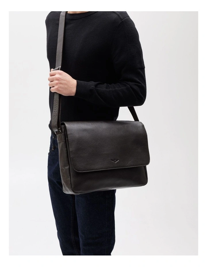 Montoro Leather Messenger Bag in Brown