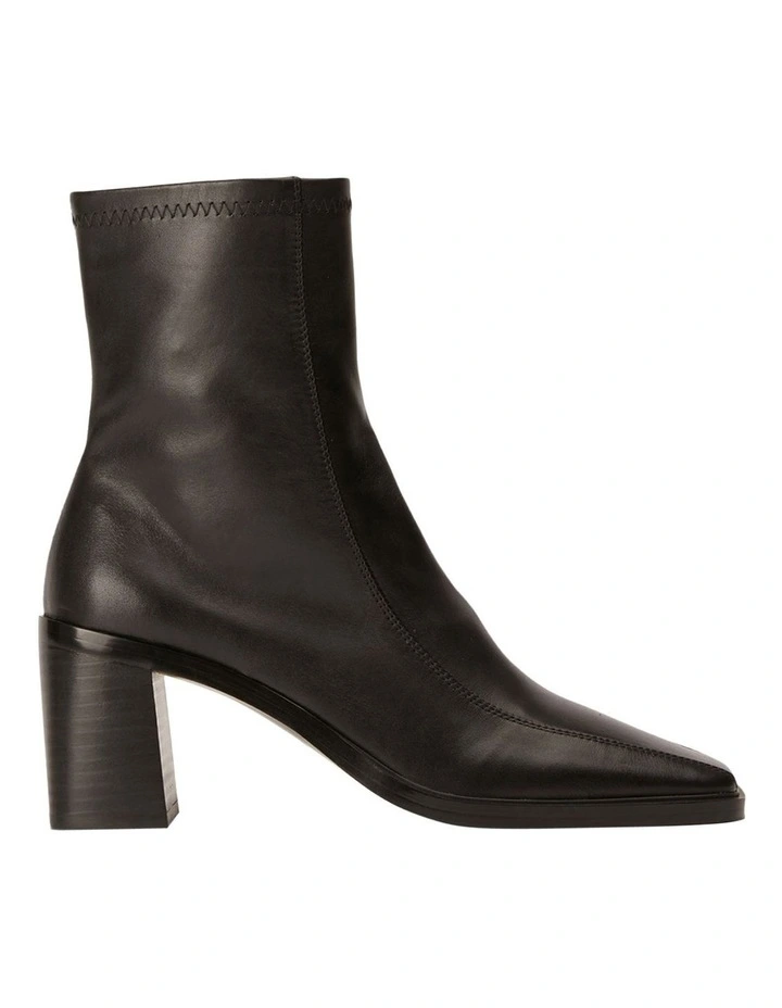 Dusty Boots in Black