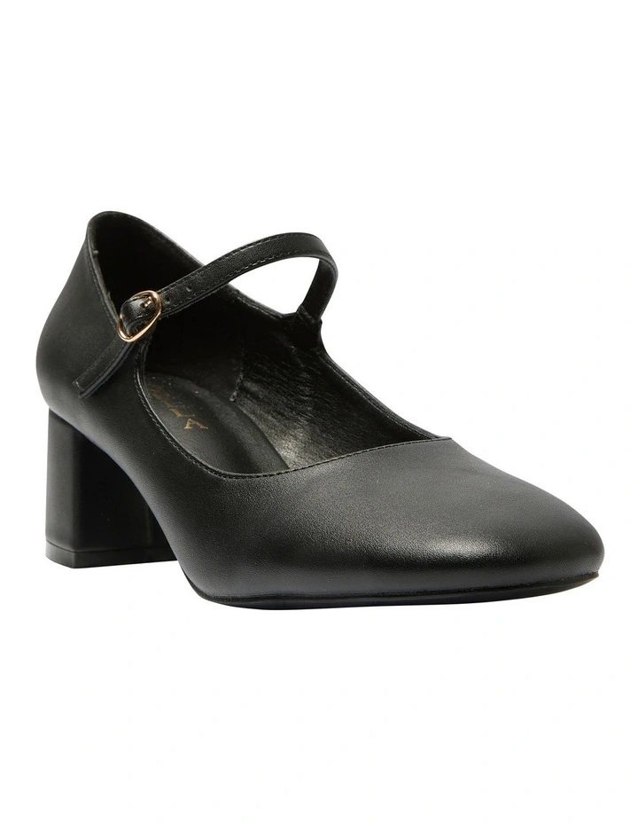 Nyla Heeled Shoes in Black