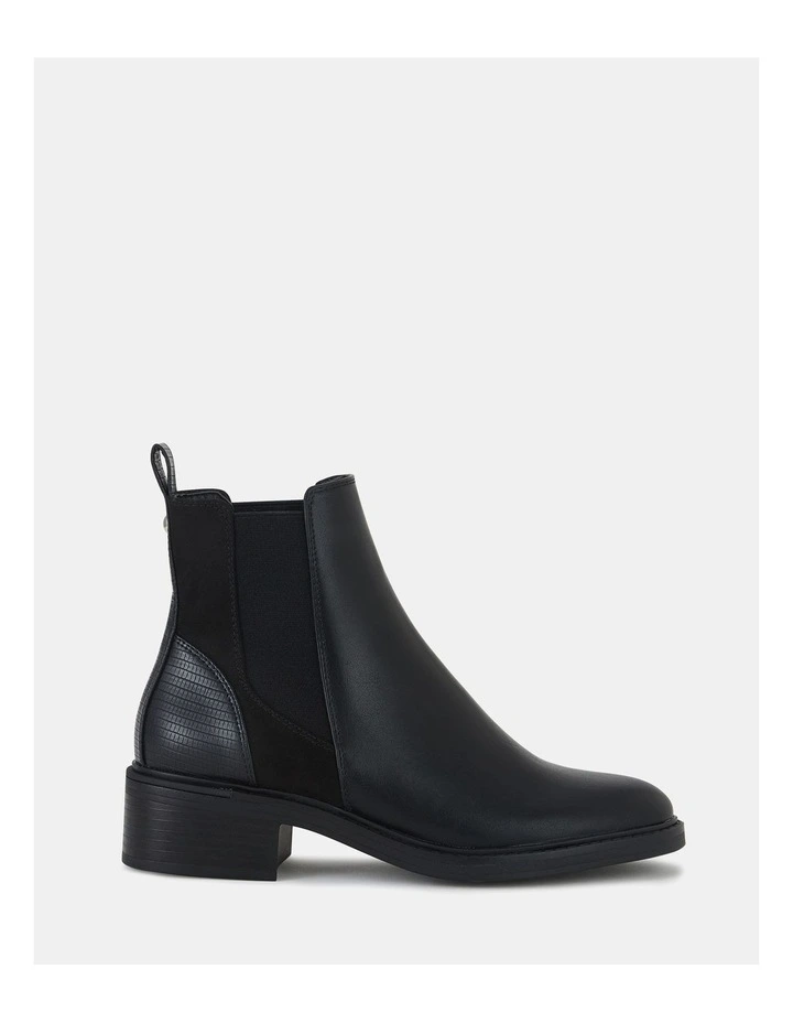Daniela Boots in Black