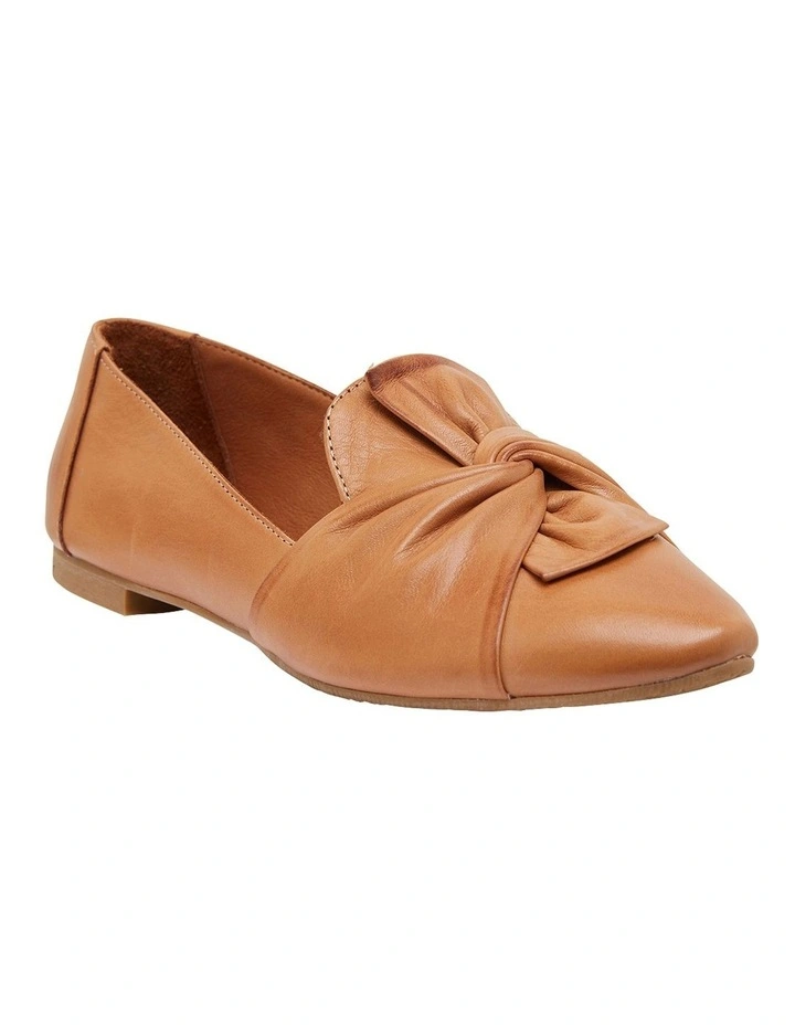 Rosco Flat Shoes in Tan Leather