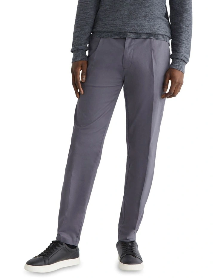 Modern Twill Tapered Pleat Pant in Grey