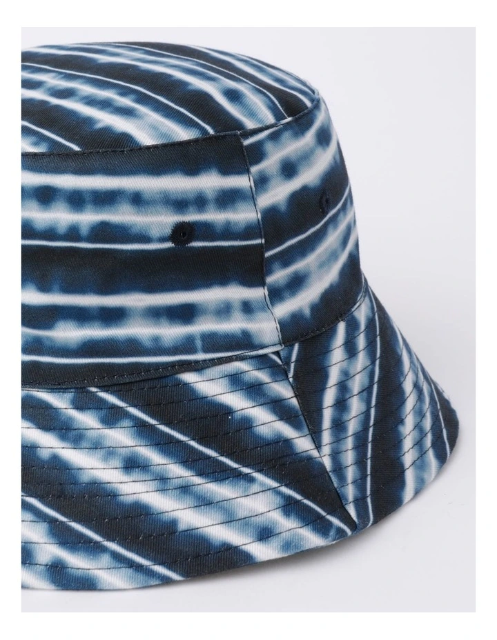 Bucket Dip Dye Hat in Navy